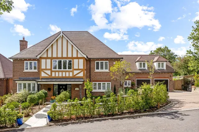 Greenlands Place, Burgess Hill, RH15, photo 1