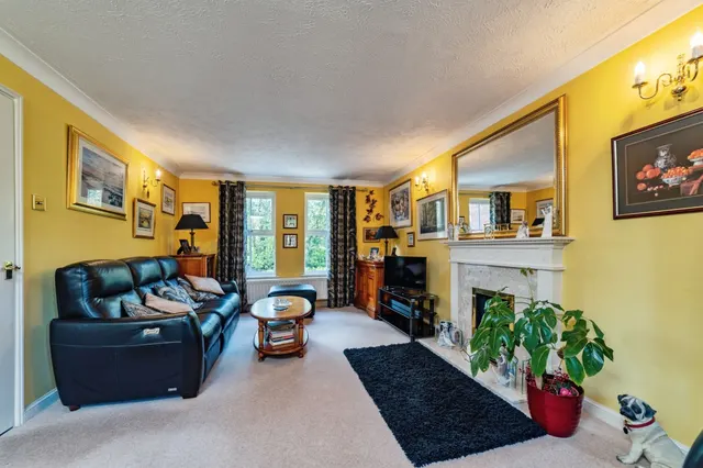 Photo 3 — Plumpton Close, Chippenham