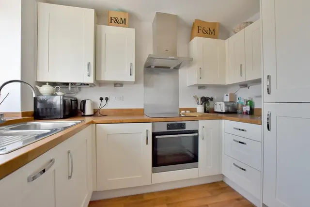 Cannings Close, Broughton Gifford, SN12, photo 3