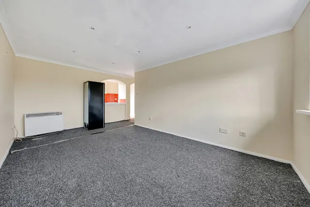 Photo 3 — 165 Express Drive, Ilford, Essex, IG3 9RD