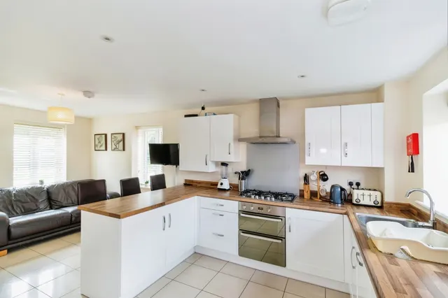 Bromham Road, Bedford, MK40, photo 3