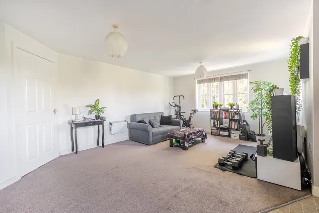 Hendeley Court, Burton-on-Trent, DE14, photo 3
