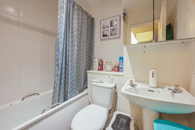 London, E14, photo 3