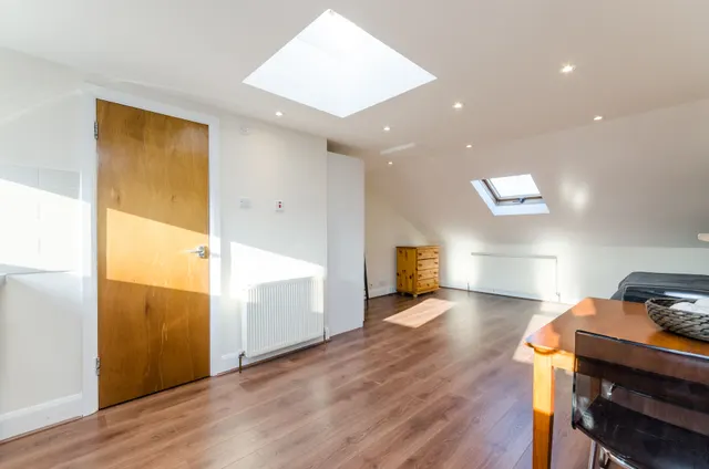 Flat 11, 21 Talgarth Road, London, photo 1