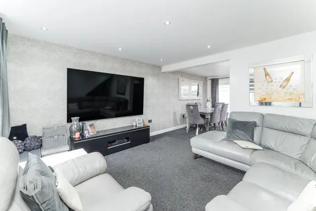 Castle Croft, Bolton, BL2, photo 2