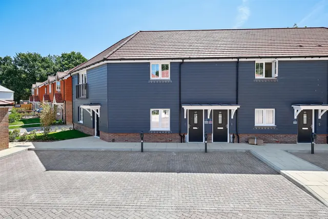 Haroldslea Drive, Horley, RH6, photo 1