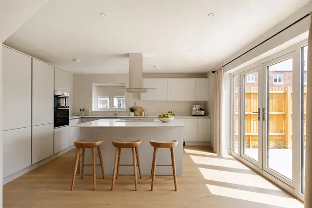 Eye-catching high specification new h, photo 2