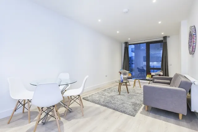 Valencia Close, London, E14, photo 1
