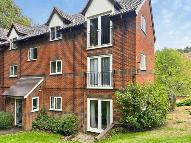 Edmunds Gardens, High Wycombe, HP12, photo 1