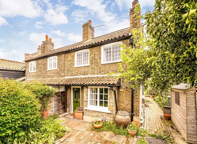 Station Road, Hampton, TW12, photo 1