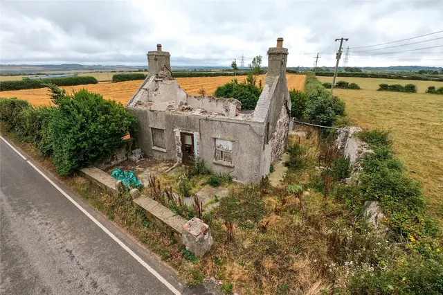 Maenaddwyn, Llannerch-y-Medd, photo 2