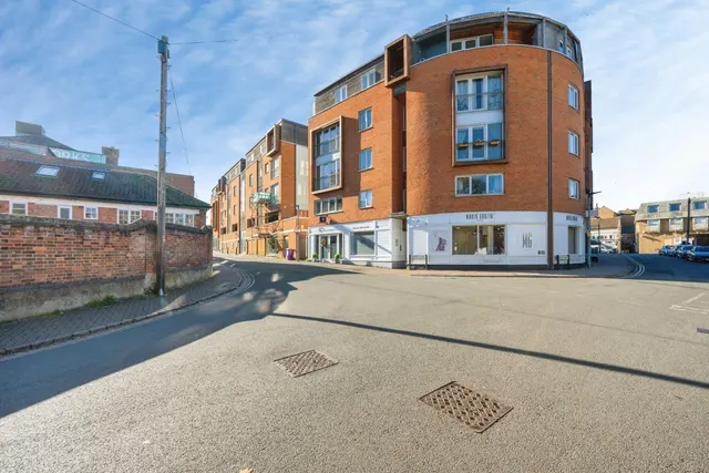 Castle Lane, Bedford, MK40, photo 1