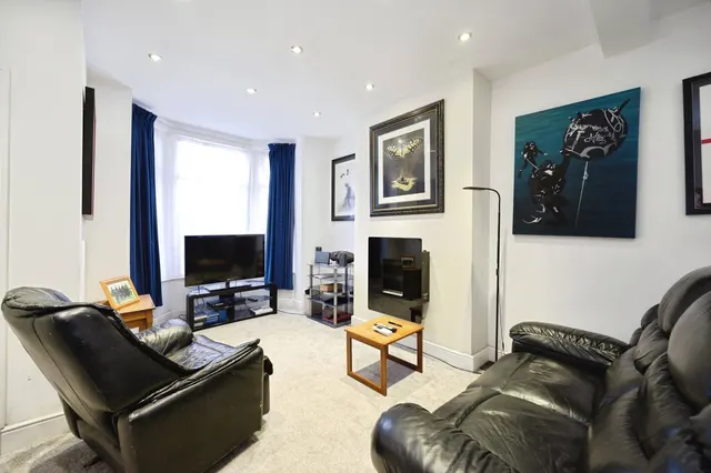 Weston Avenue, Southsea, PO4, photo 2