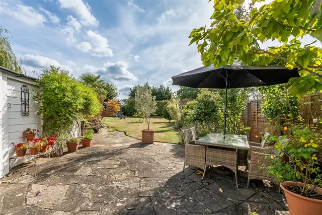 Lodge Road, Fetcham, KT22, photo 2