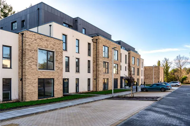 Photo 2 — The Avenue, Barnton Avenue West, Edinburgh, Midlothian, EH4 6DE