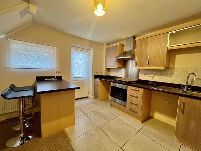 Oaklands Court, LS8, photo 2