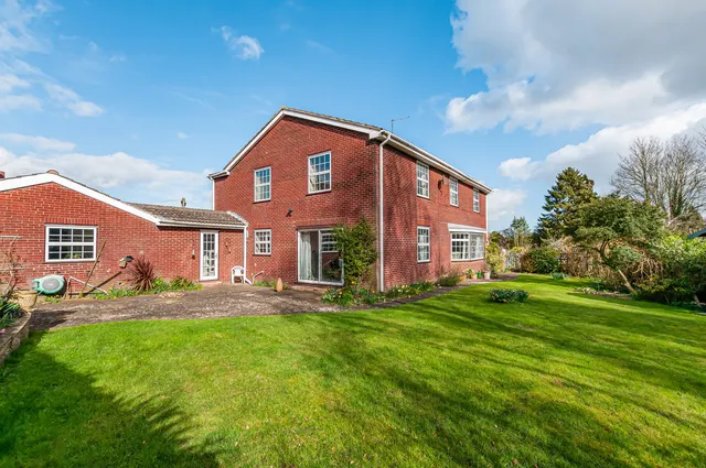 Main Street Cherry Burton Beverley HU17 7RF, photo 1
