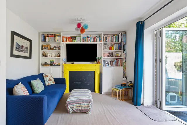Ambleside Avenue, Walton-on-thames, KT12, photo 2