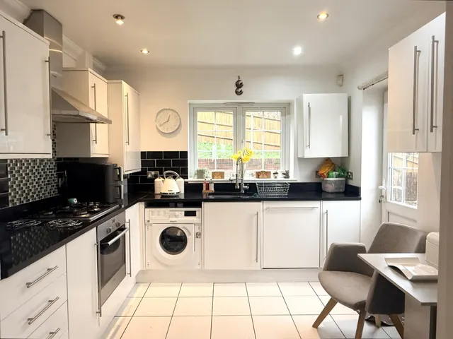 Clarendon Drive, Strood, ME2, photo 2