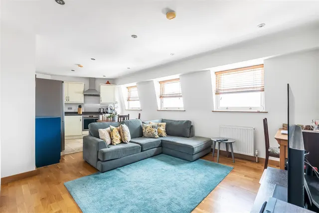 Elm Road, Leatherhead, KT22, photo 2