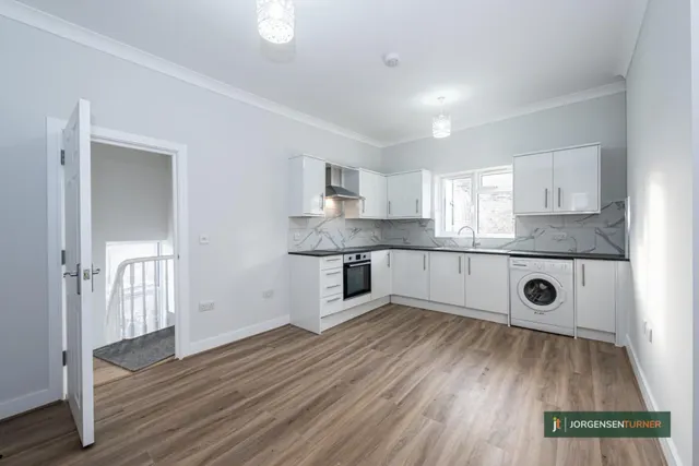 2 bedroom flat, Uxbridge Road, Shepherds bush, W12
