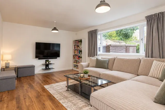Binbrook Walk, Corby, photo 3