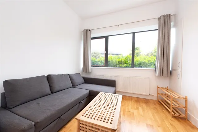 Harvest Crescent, Fleet, GU51, photo 3