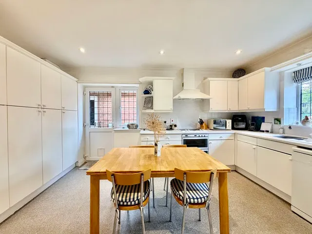 Woodlane Gardens, Flackwell Heath, HP10, photo 2