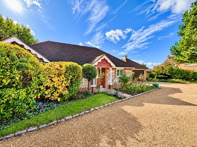 Woodlane Gardens, Flackwell Heath, HP10, photo 1