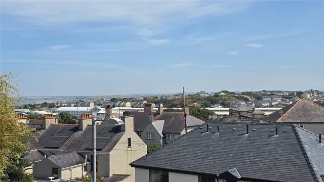 High Terrace, Holyhead, LL65, photo 2