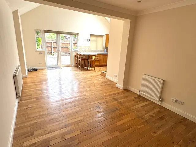Lansdowne Road, Middlesex Staines-upon-Thames, TW18, photo 3