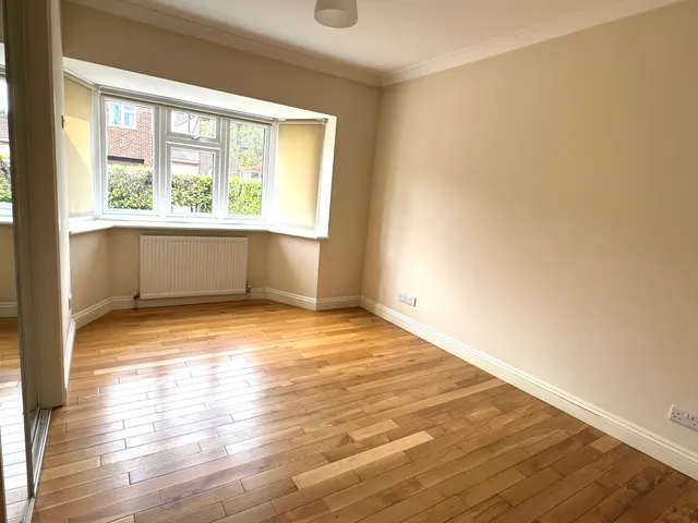 Lansdowne Road, Middlesex Staines-upon-Thames, TW18, photo 2