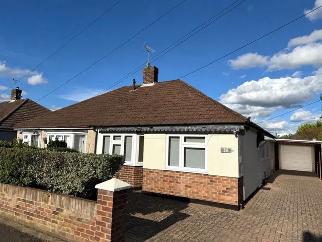 Lansdowne Road, Middlesex Staines-upon-Thames, TW18, photo 1
