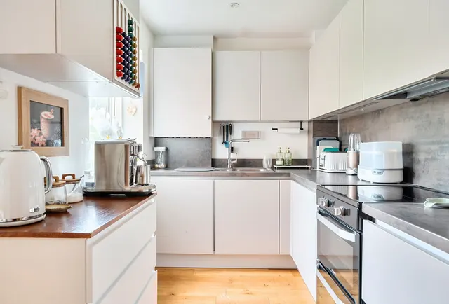 Photo 3 — Greatness Mill Court, Sevenoaks, TN14 5GS