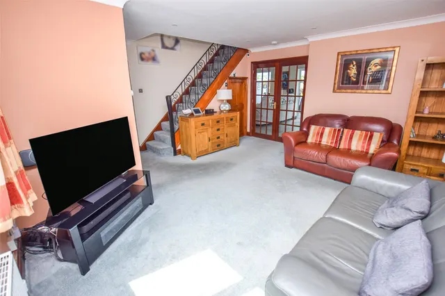Photo 2 — Larch Way, Farnborough, Hampshire, GU14 0QW