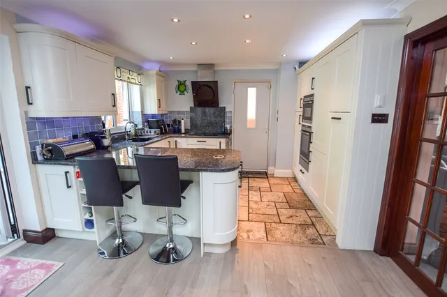 Photo 3 — Larch Way, Farnborough, Hampshire, GU14 0QW