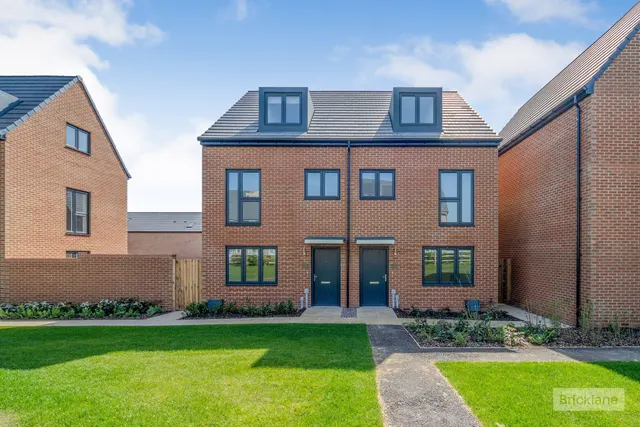 Bronte Avenue, MK4, photo 1