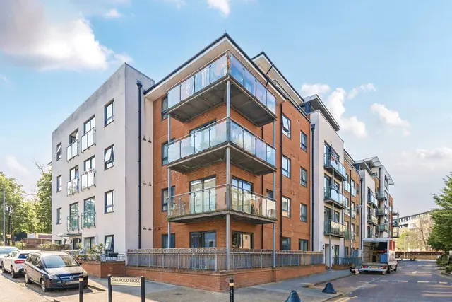 Oakwood Close, SE13, photo 1