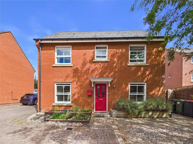 Halcyon Close, Witham, CM8, photo 1