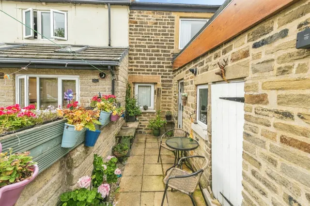 Carlinghow Lane, Batley, WF17, photo 1