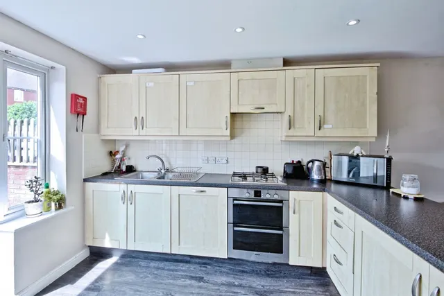 Photo 2 — Colet Crescent, Colchester
