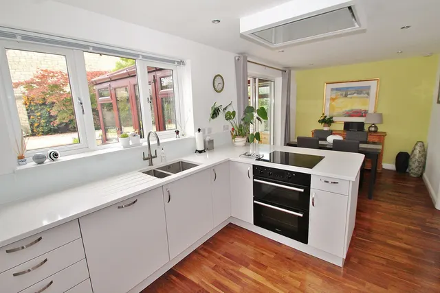 Ralegh Crescent, Witney, photo 2