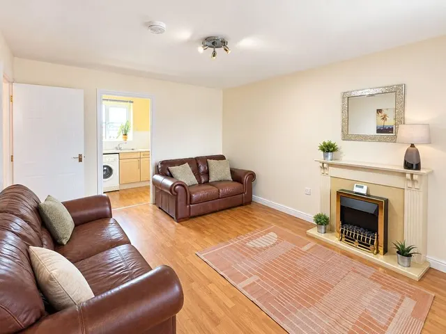 Photo 2 — Inverewe Place, Dunfermline, KY11