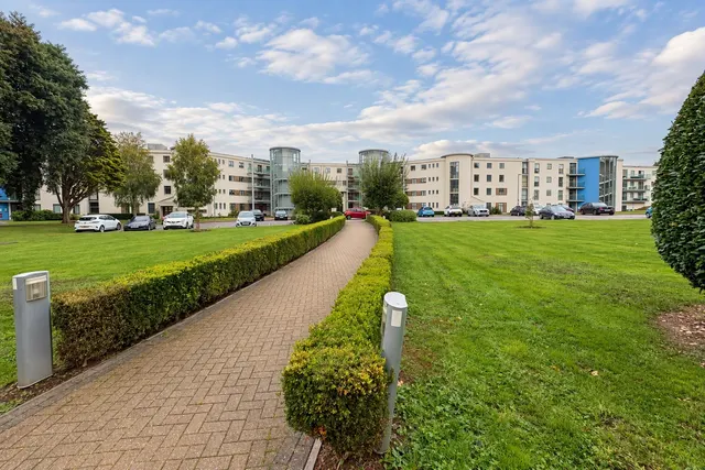 Hayes Road, CF64, photo 1