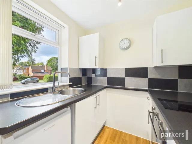 Hartsbourne Road, Earley, RG6, photo 2