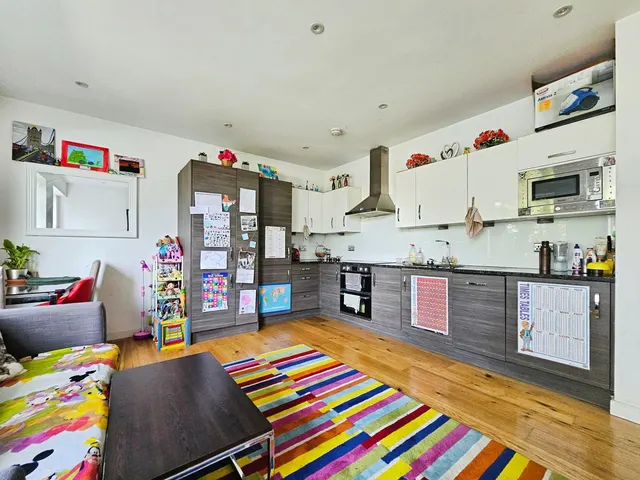 Clayton Road, Hayes, UB3, photo 2