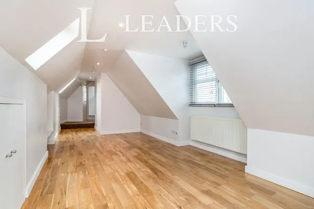 North Street, Leatherhead, KT22, photo 2