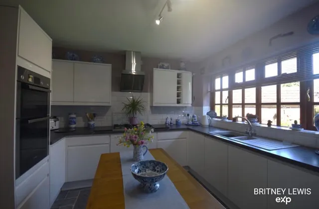 Photo 3 — Knowles Hill, Rolleston-on-Dove