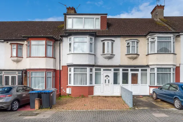 50 Cecil Avenue, Wembley, photo 1