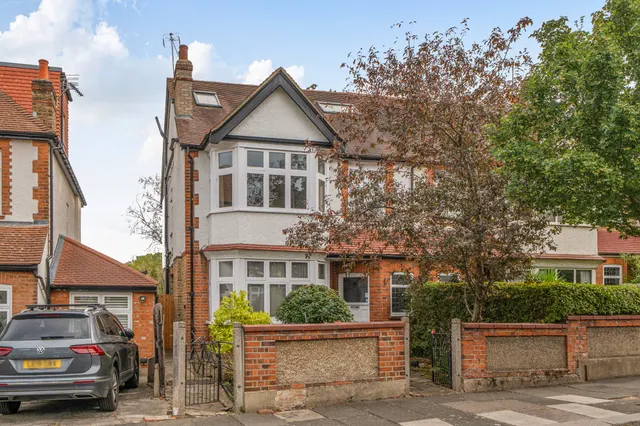 70 Highview Road, London, photo 1